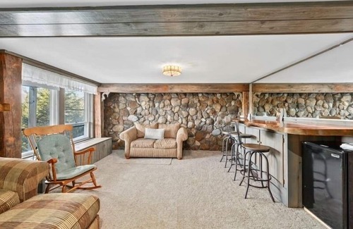 Jackson House | Mountainside Home In North Conway. Incredible Views, Hot Tub, Pets Allowed
