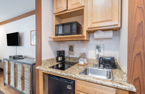 Telluride Apartment | Mountainside Inn 118 1 Bedroom Hotel Room by Alpine Lodging Telluride