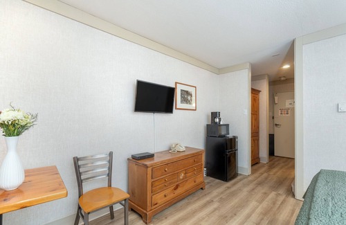 Telluride Apartment | Mountainside Inn 204 1 Bedroom Hotel Room by Alpine Lodging Telluride