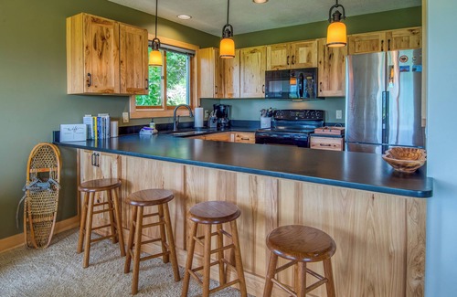 Jackson Condo | Mountainside Sunset Retreat close to area hiking and multiple ski resorts!