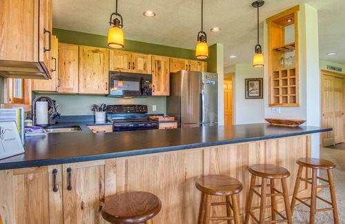 Jackson Condo | Mountainside Sunset Retreat close to area hiking and multiple ski resorts!