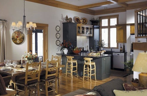 Moscow Villa | Mountainside Villa at Trapp Family Lodge Resort with Amenities