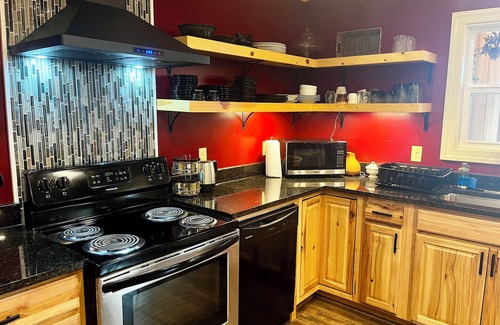 Alexander House | MountainSunrise-Rustic Cabin-20 mins-Asheville