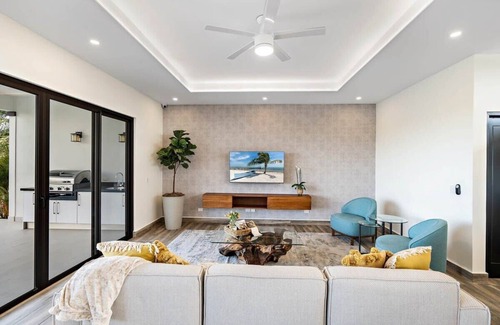 Coco House | Mountaintop 4-Bedroom with Pool, Huge Views