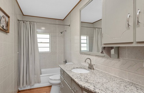 Kingston Other | Mountaintop Farmhouse near Whitaker Point Trail - Ideal for Family Getaways