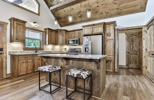 Ellijay Cabin | Mountaintown Cottage