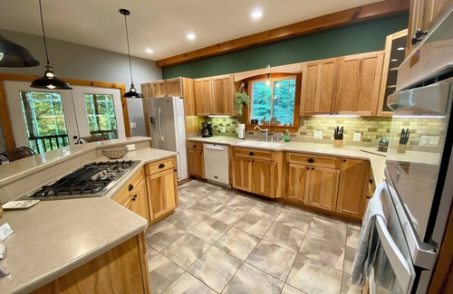Dahlonega House | Mountainview Escape - Dog-Friendly/Screened Porch/3 Bed/2.5 Bath!
