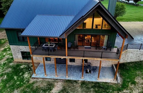 Maryville House | Mountainview Lodge