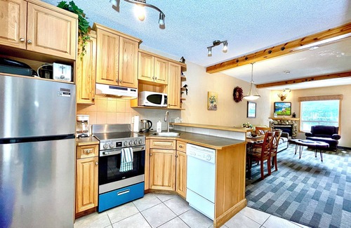 Harvie Heights Ski Chalet | MountainView/Private Chalet/Sleep 7/5 min from Canmore/2min to Banff gate