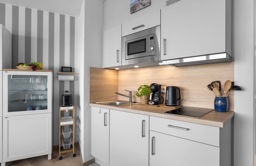 Schleswig Apartment | Möwenblick in the Wikingturm - directly on the water, view of the Schlei, 24th floor, shower room