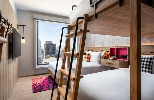 Pathumwan Hotel | Moxy Bangkok Ratchaprasong
