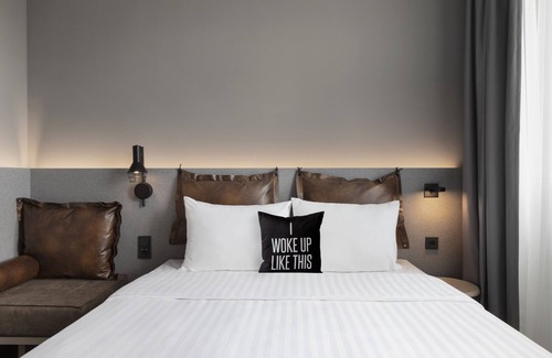 Stadtmitte Hotel | Moxy Duesseldorf City