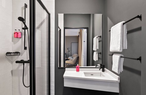 Stadtmitte Hotel | Moxy Duesseldorf City