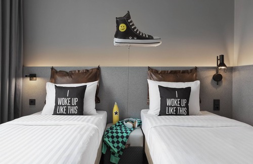 Stadtmitte Hotel | Moxy Duesseldorf City