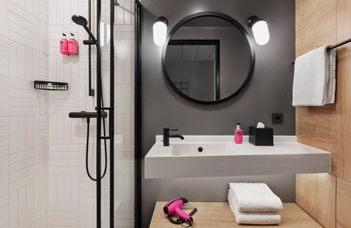 Stadtmitte Hotel | Moxy Duesseldorf City