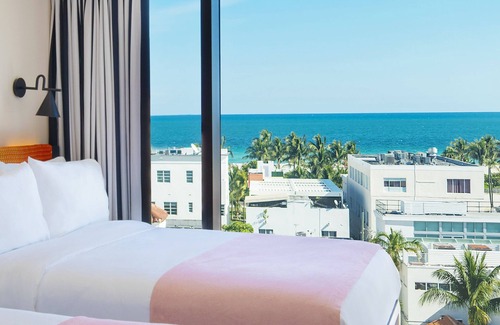 South Beach Hotel | Moxy Miami South Beach