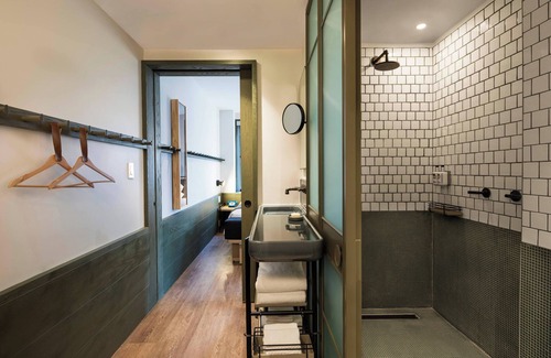 Midtown Hotel | Moxy NYC Times Square