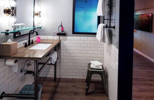 Tempe Hotel | MOXY Phoenix Tempe/ASU Area