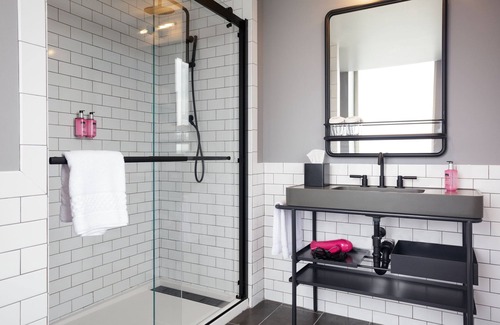 City Center Hotel | Moxy Richmond Downtown
