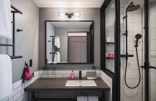 Sumida Hotel | Moxy Tokyo Kinshicho