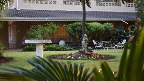 Farrarmere Bed & Breakfast | Moye Guest House