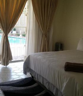Farrarmere Bed & Breakfast | Moye Guest House