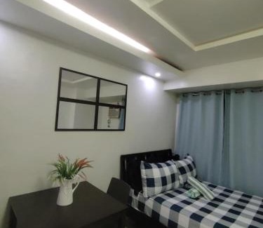 South Triangle Apartment | Mplace condominum mother ignacia qc