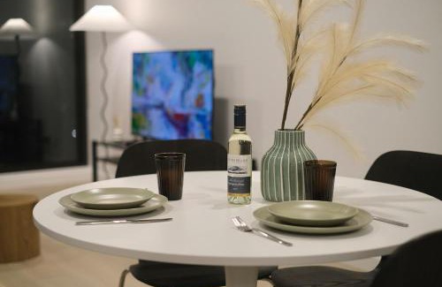 Macquarie Park Apartment | MQ Lux 2BR Apartment with study, pool, free parking, Metro
