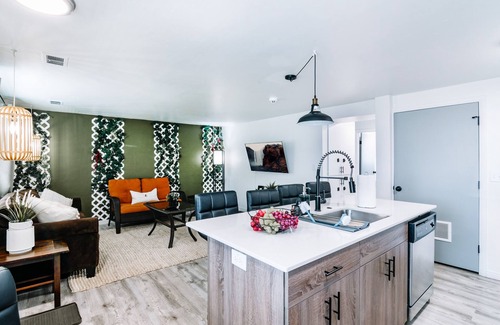 Downtown Salt Lake City Apartment | Mr. 6 Center: Entire rental unit in Salt Lake City, Utah 2 Bed 1 Bath