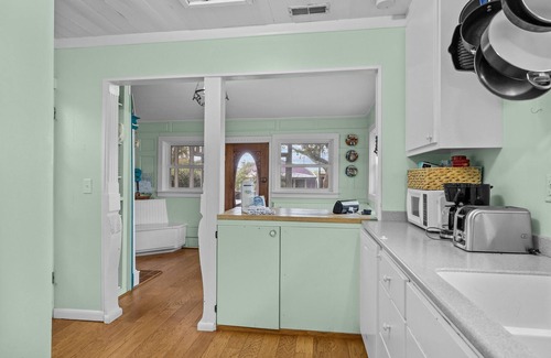 Harkers Island House | Mr. Bennies Cafe