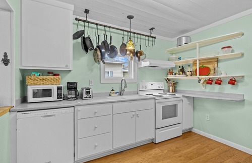 Harkers Island House | Mr. Bennies Cafe