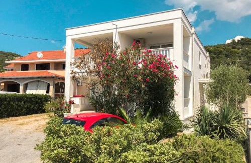 Barbat na Rabu Apartment | MR. HALL Apartments