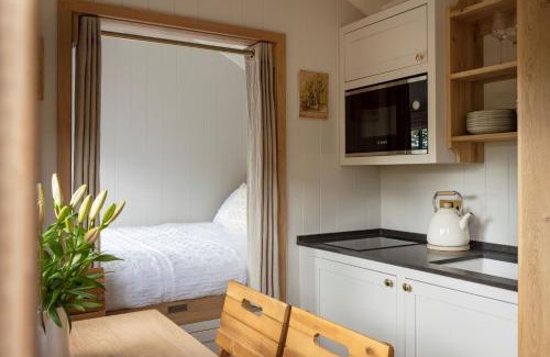 Baslow House | Mr McGregor’s Garden Shepherds Hut Chatsworth