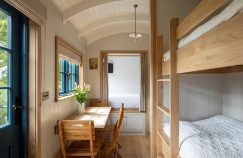 Baslow House | Mr McGregor’s Garden Shepherds Hut Chatsworth