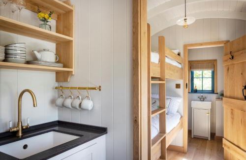 Baslow House | Mr McGregor’s Garden Shepherds Hut Chatsworth