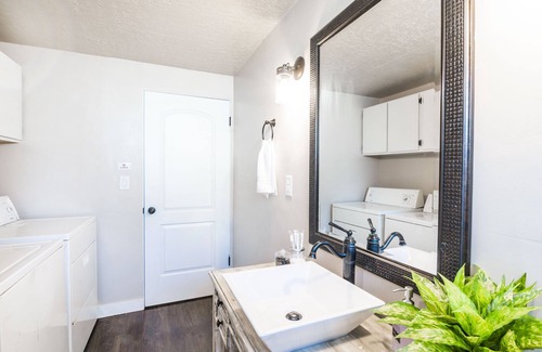 Salt Lake City Apartment | Mr Sunny: Entire home in Salt Lake City, Utah 2 Bed 1 Bath