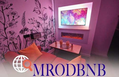 Cancale House | MRODBNB - Maisonnette Atypique enfouie dans la Roche - Gr34, Plage, Resto & Huîtres à 25m
