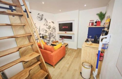 Cancale House | MRODBNB - Maisonnette Atypique enfouie dans la Roche - Gr34, Plage, Resto & Huîtres à 25m