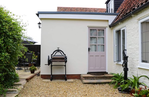 Clenchwarton Cottage | MRS DALE'S COTTAGE, character holiday cottage in Clenchwarton