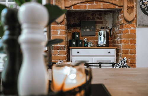 Victor Harbor House | Mrs Percivals heritage luxury and romance with outdoor deep soak tub
