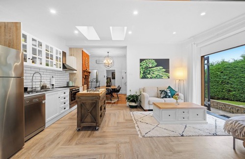 Victor Harbor House | Mrs Percivals heritage luxury and romance with outdoor deep soak tub