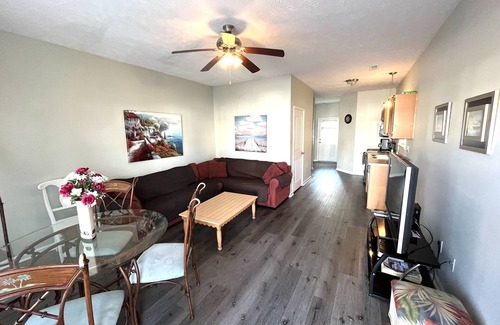 Myrtle Beach Cottage | MRV25, 2-bedroom cottage, Blocks to Beach! Free WIFI, Free Parking