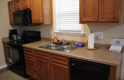 Myrtle Beach Cottage | MRV25, 2-bedroom cottage, Blocks to Beach! Free WIFI, Free Parking