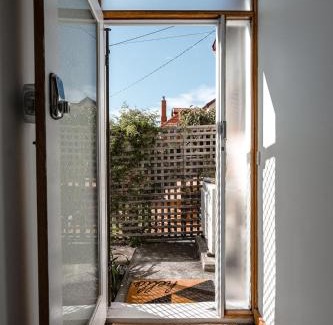 Battery Point Apartment | Ms Sophia's Studio Apartment