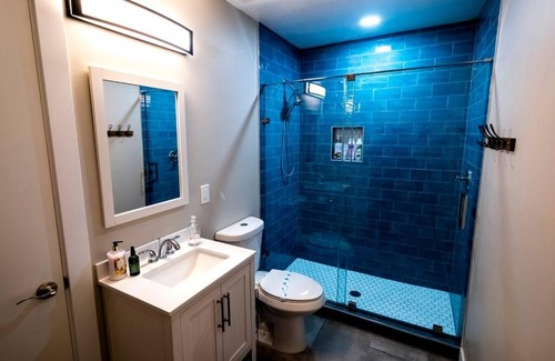 Sands West Neighborhood Apartment | *Msg for 5%off*KingBed PoolYard GuesthouseGlendale