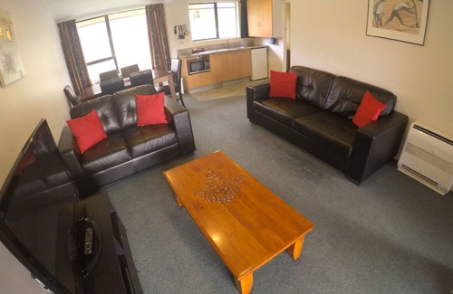 Wanaka Hotel | Mt Aspiring Holiday Park