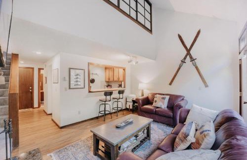Glacier House | Mt Baker Lodging Condo 55SW - Sleeps 4, Great Community Aemenities