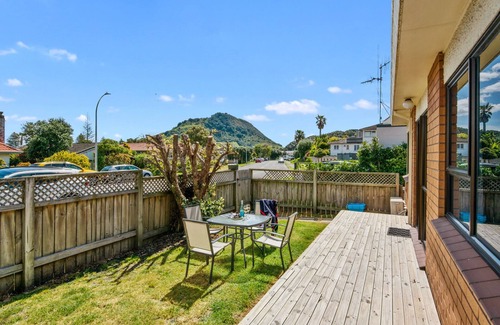 Mount Maunganui Cottage | Mt Beach Retreat - Mt Maunganui Holiday Home