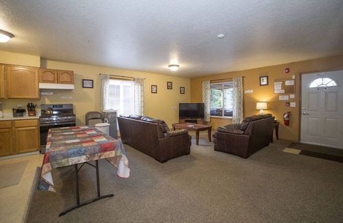 Government Camp Cabin | Mt Hood Lodge: Perfect for Large Groups: Sleeps 44 Maximum-Two Deluxe Hot Tubs