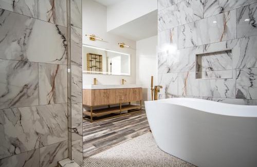 Liberty House | MT House Luxury Private Estate Experience 5 Acres 20 Min KCI Downtown KC
